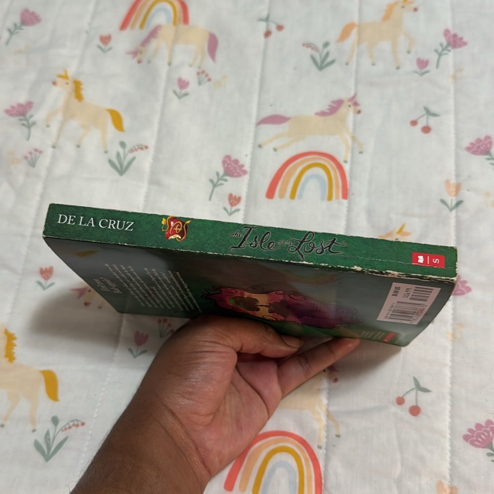 The Isle of the Lost by Melissa De La Cruz - Picture 3 of 3